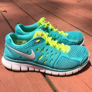 Teal neon Nike Flex Size 7 running shoes